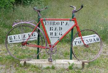Old bike transformed into a cycle-path sign
