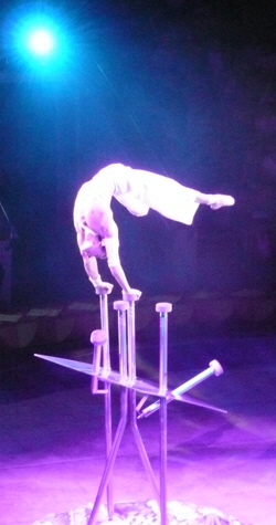 03 - 20120812-09_RU-YekatCircusAcrobat - sml